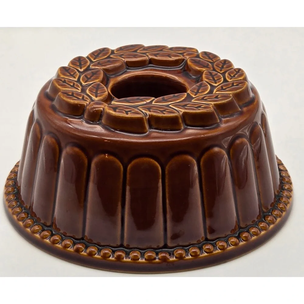 Vintage Brown Ceramic Bundt Cake Mold Pan Leaf Wreath Glazed Pottery Baking Dish